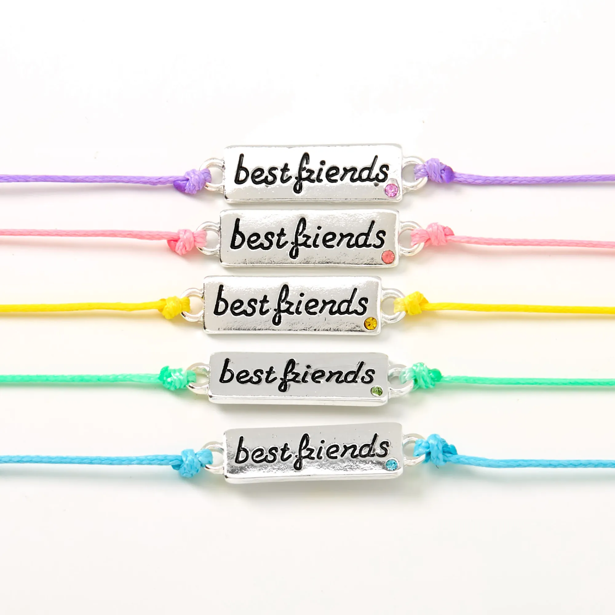 Claire's Bracelets-Bracelets d’amitié réglables plaques métalliques aux tons pastel - Lot de 5