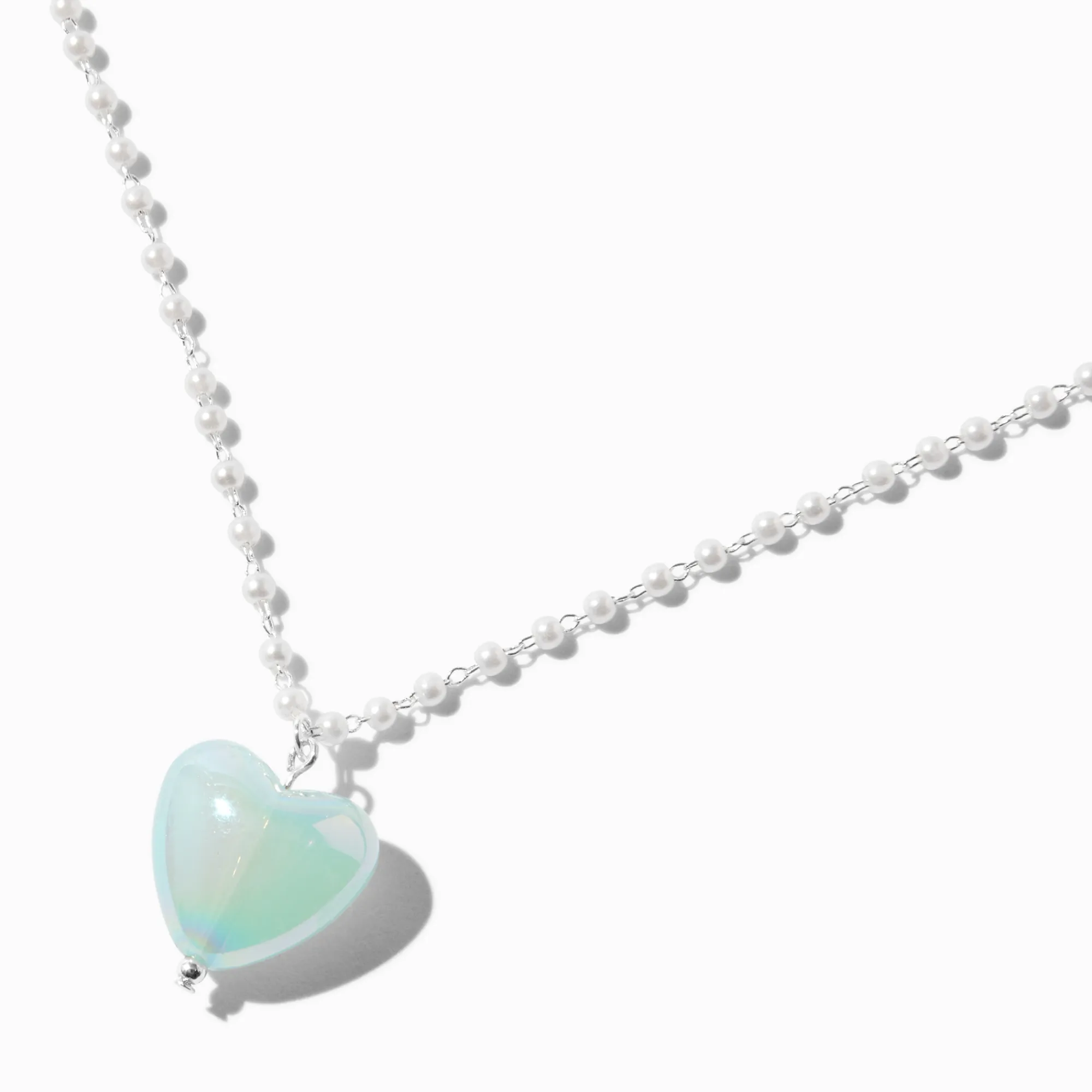 Claire's Colliers-Collier à pendentif chaîne perle d'imitation cœur iridescent