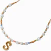 Claire's Colliers-Collier à pendentif perlé pastel à initiale bulle couleur dorée - S