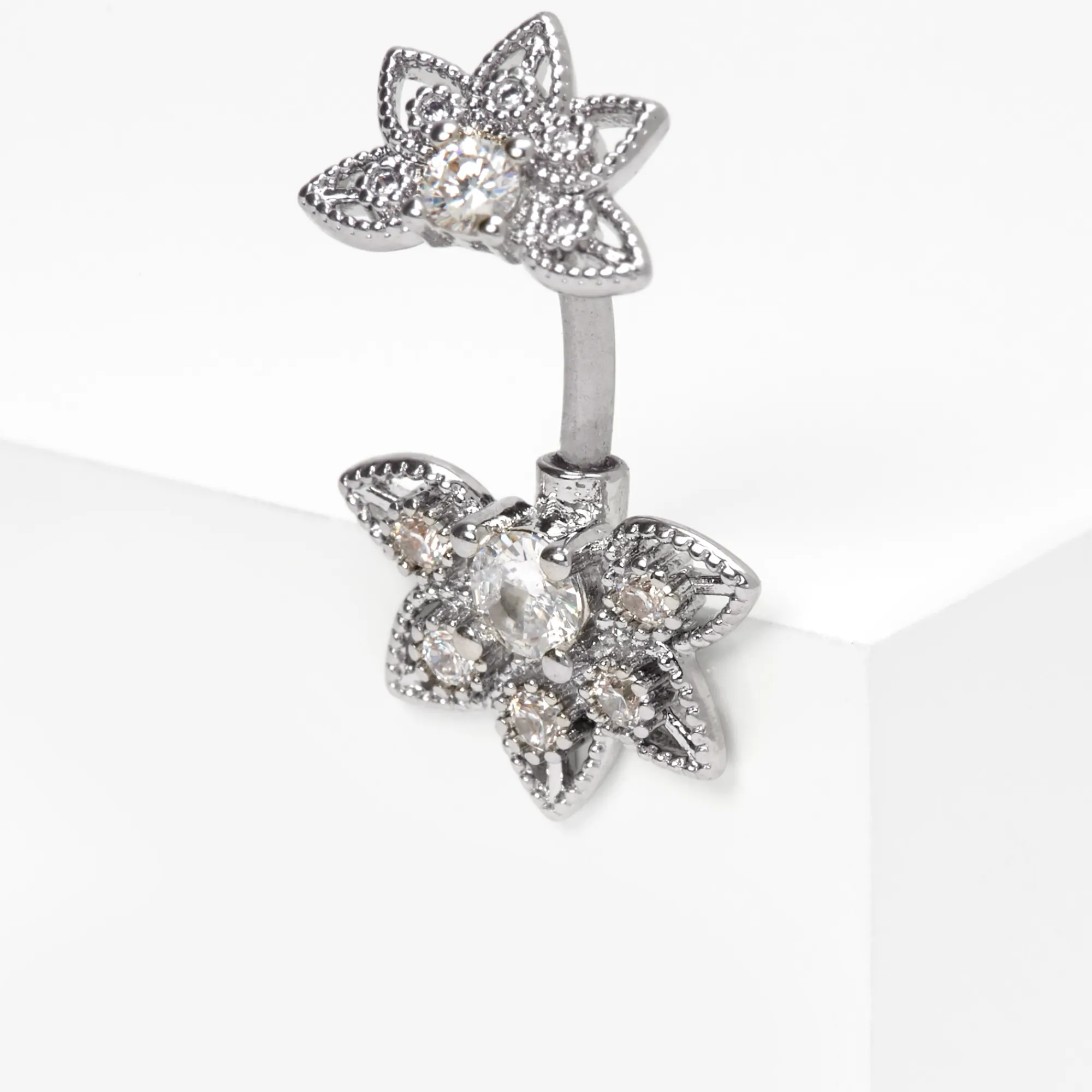 Claire's Bijoux De Piercing-Piercing de nombril fleur demi lotus 1,6 mm couleur argentée